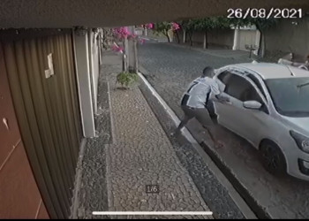 Homens armados invadem casas e fazem dois arrastões no bairro Ininga; vídeo